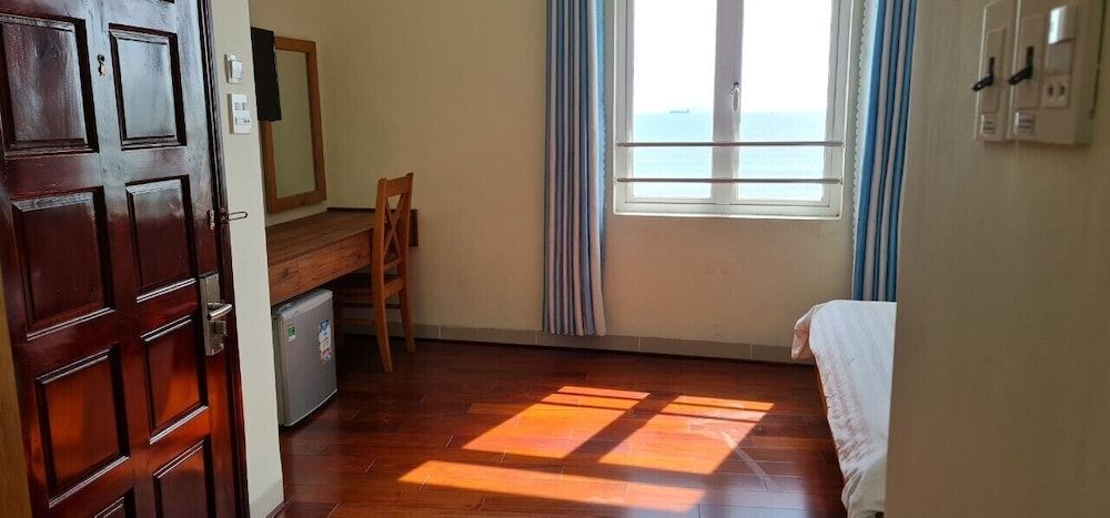 Ly Ky Hotel Superior Room, Partial Sea View 4