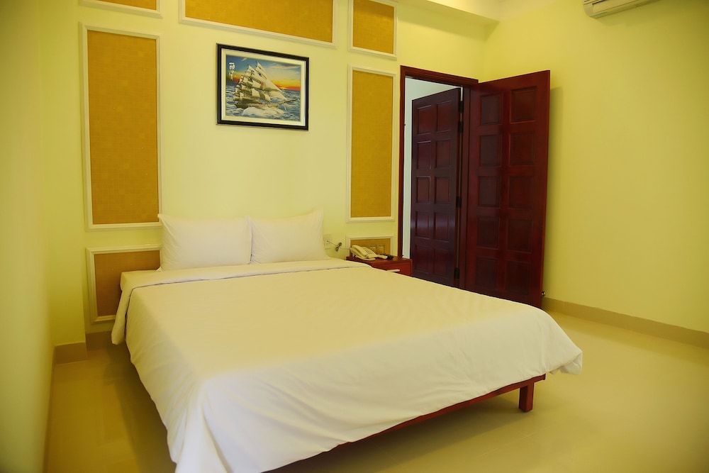 Ly Ky Hotel Superior Double Room 2