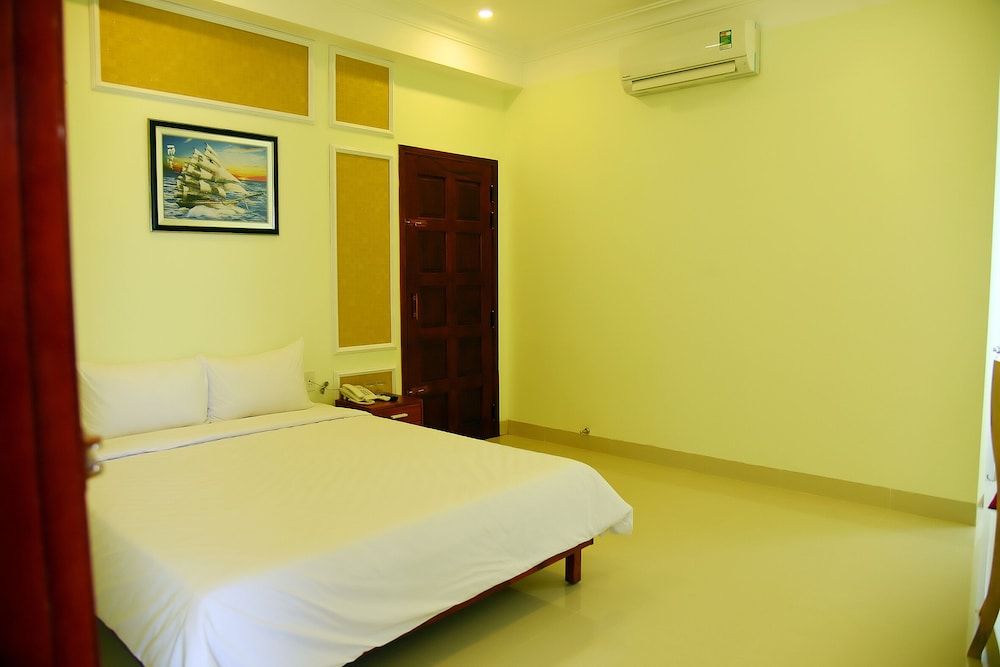 Ly Ky Hotel Superior Double Room 3