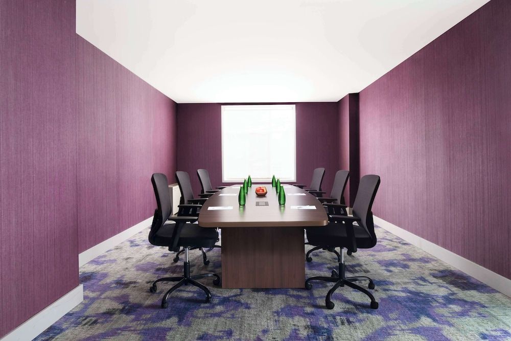 undefined Hilton Garden Inn Calgary Airport 8