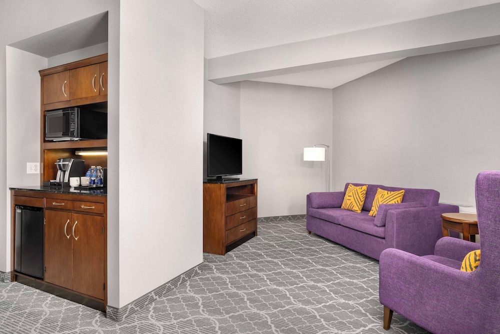 Hilton Garden Inn Calgary Airport Room 5