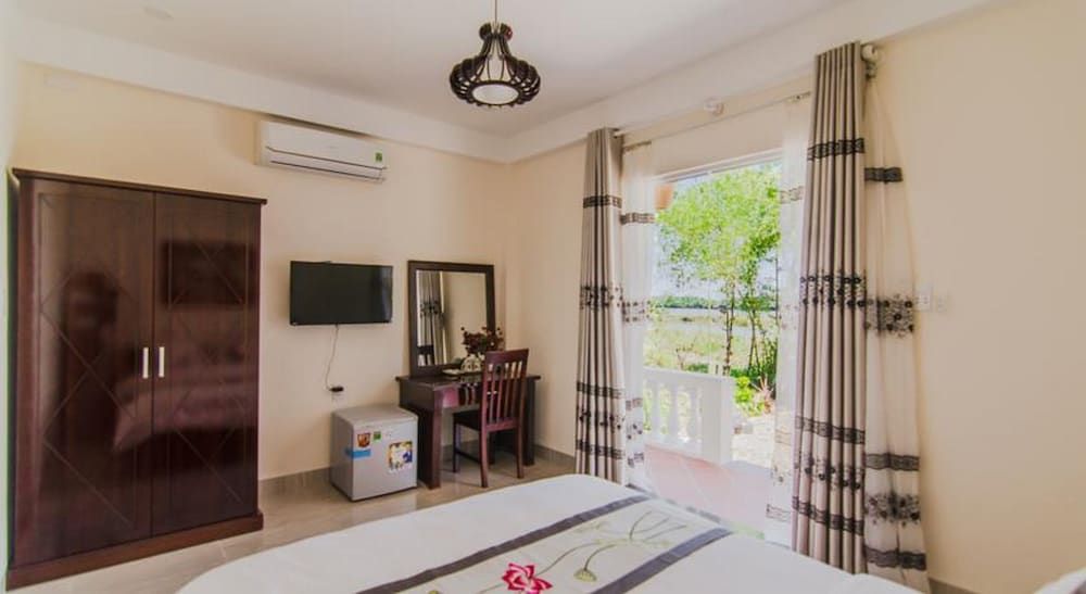 The Moon River Homestay & Villa Superior Room, River View 6