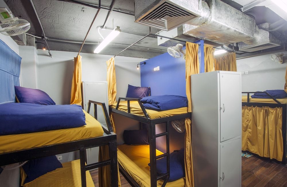 undefined RedDoorz Hostel @ Signature Inn 3