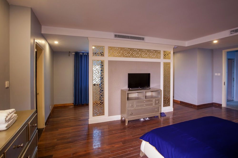 RedDoorz Hostel @ Signature Inn Private Room Ensuite Private Bathroom