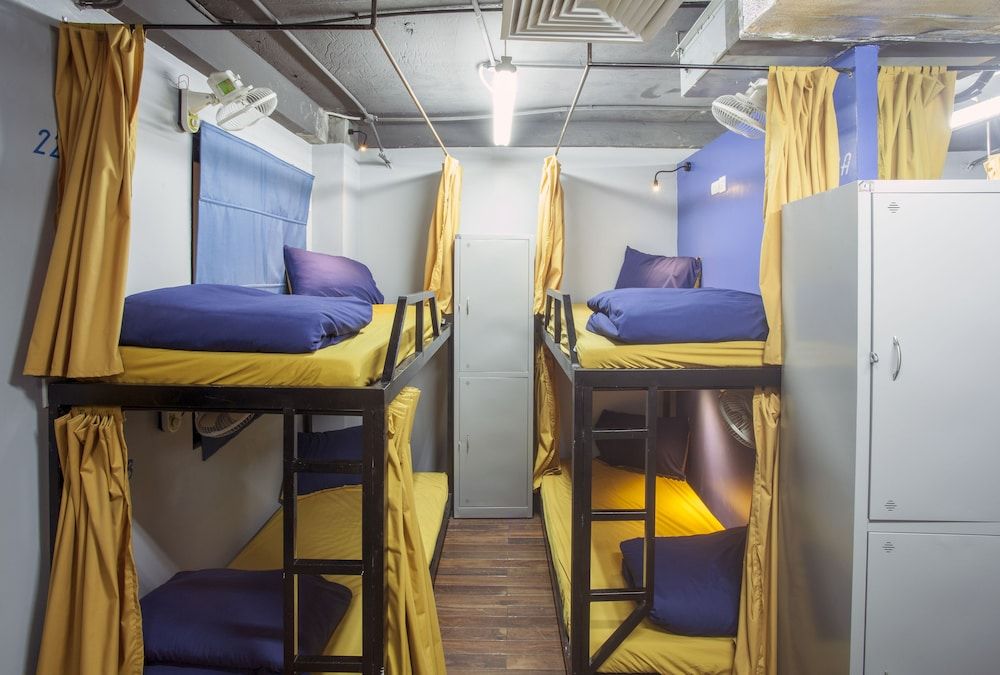 undefined RedDoorz Hostel @ Signature Inn 4