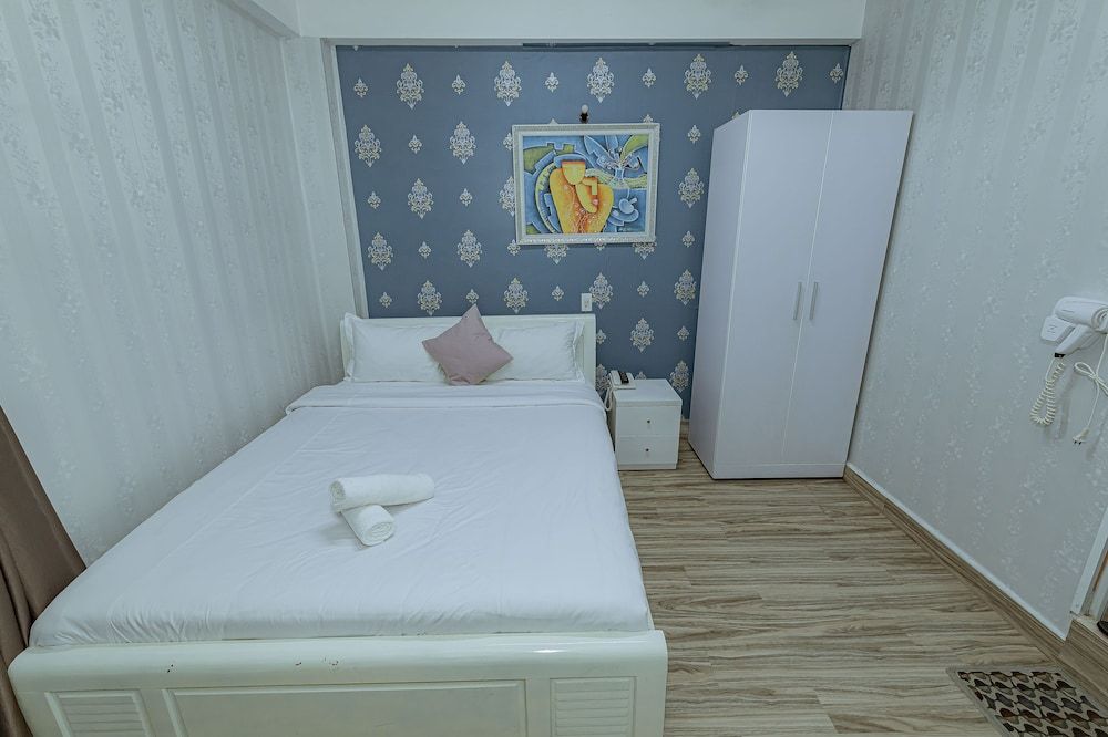 undefined Ken's Backpackers Hotel 10