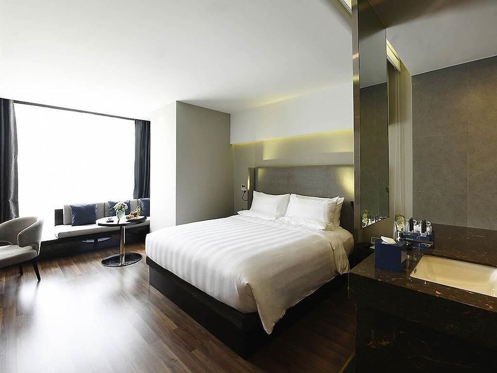 Novotel Suites Hanoi Superior Studio, 1 King Bed 4
