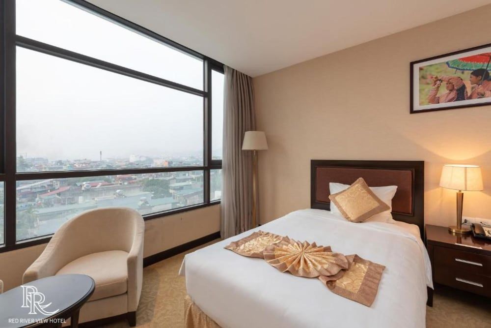 Red River View Hotel Deluxe Triple Room 8