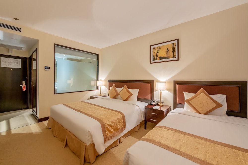 Red River View Hotel Deluxe Triple Room 2