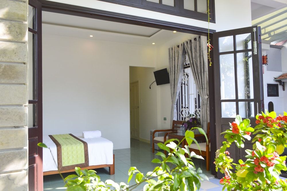 Halo Homestay Deluxe Double Room, Garden Area 11