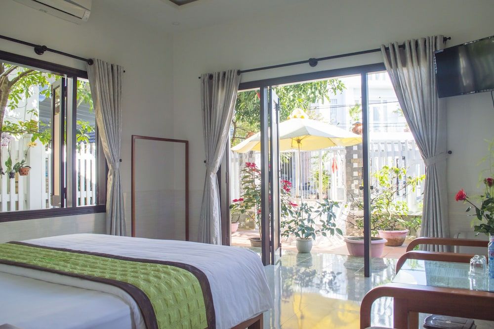 Halo Homestay Deluxe Double Room, Garden Area