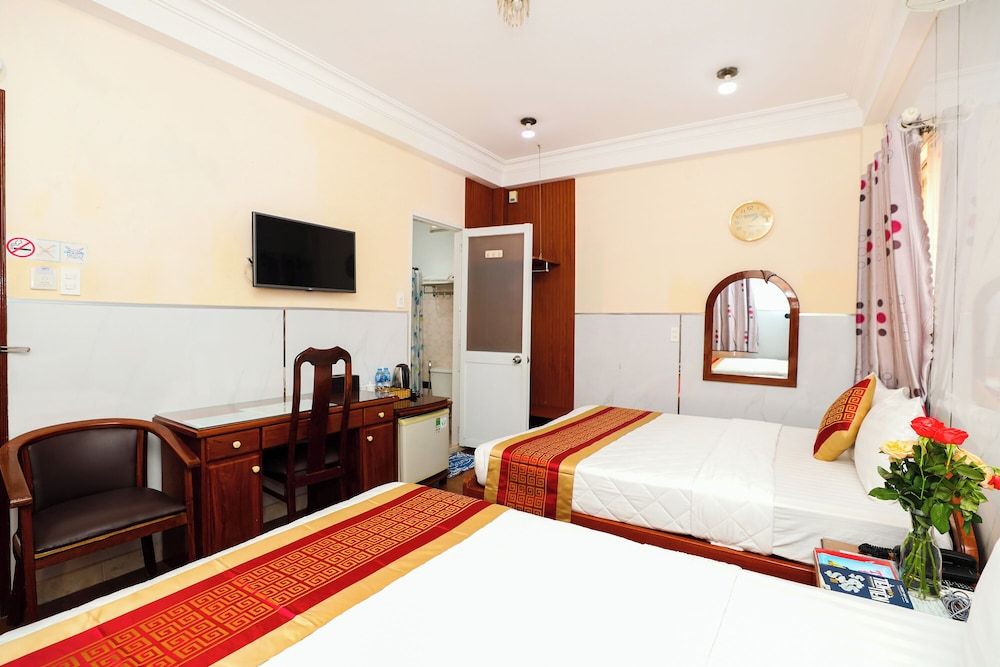 undefined Hanh Phuc Hotel 10