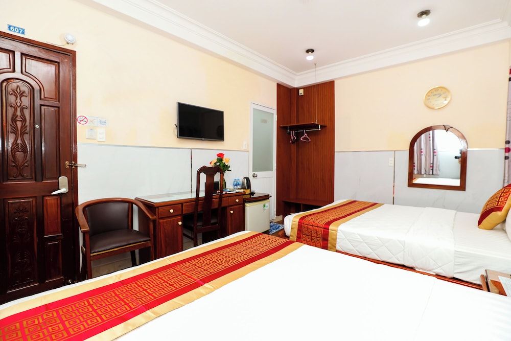 undefined Hanh Phuc Hotel 9