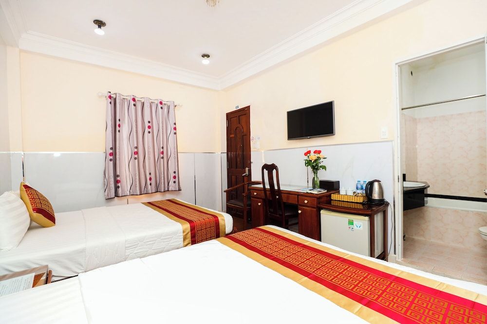 undefined Hanh Phuc Hotel 8