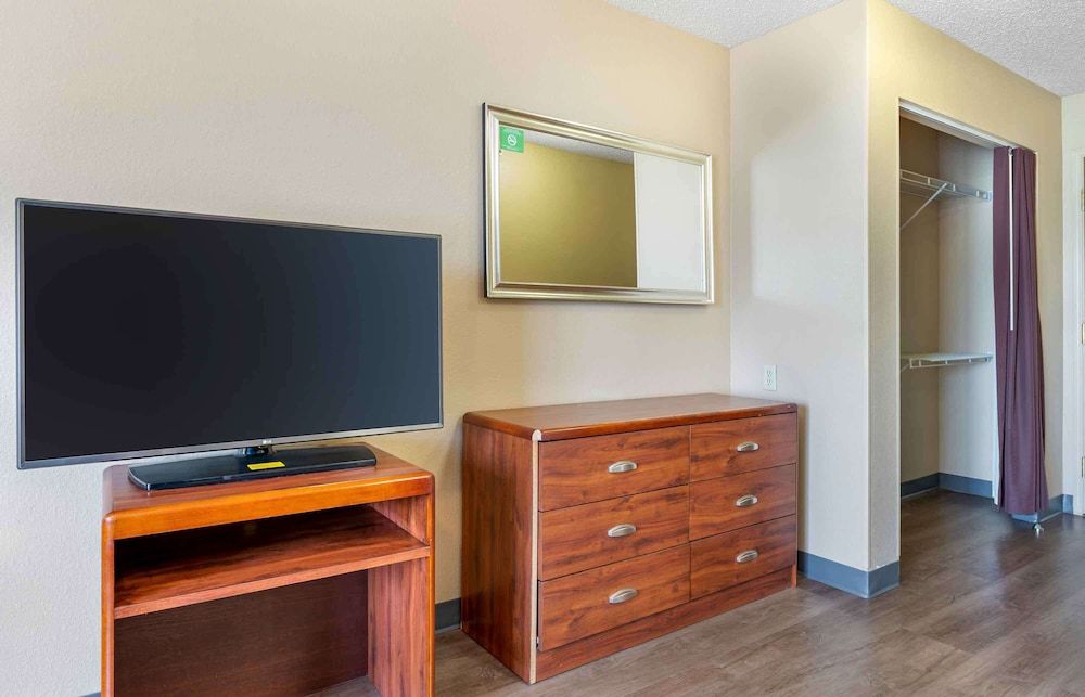 Extended Stay America Select Suites South Bend Mishawaka S Studio, 1 Queen Bed, Non Smoking 4