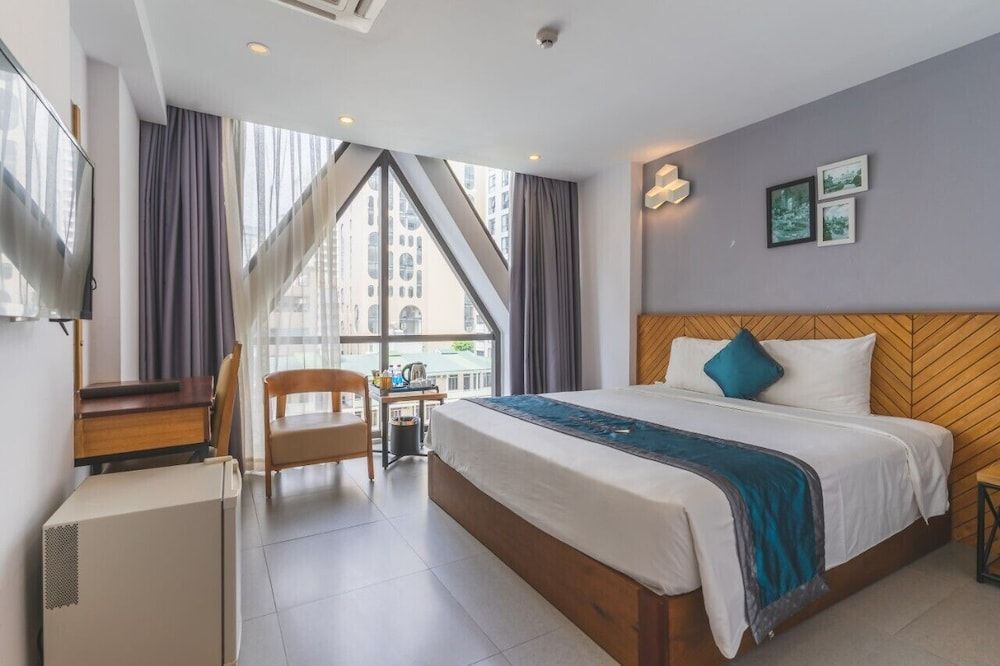 Venue Hotel Deluxe Room, City View