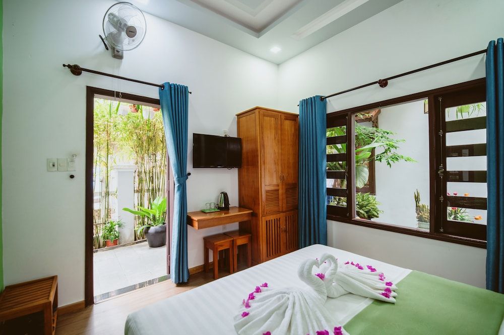 Tue Tam Villa Double Room 12