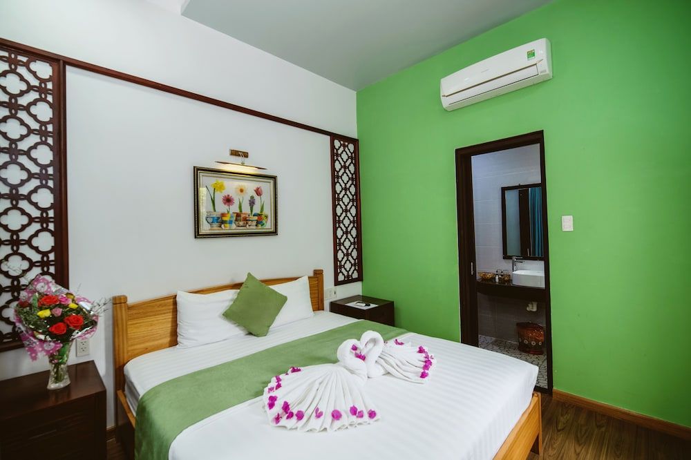 Tue Tam Villa Double Room 8