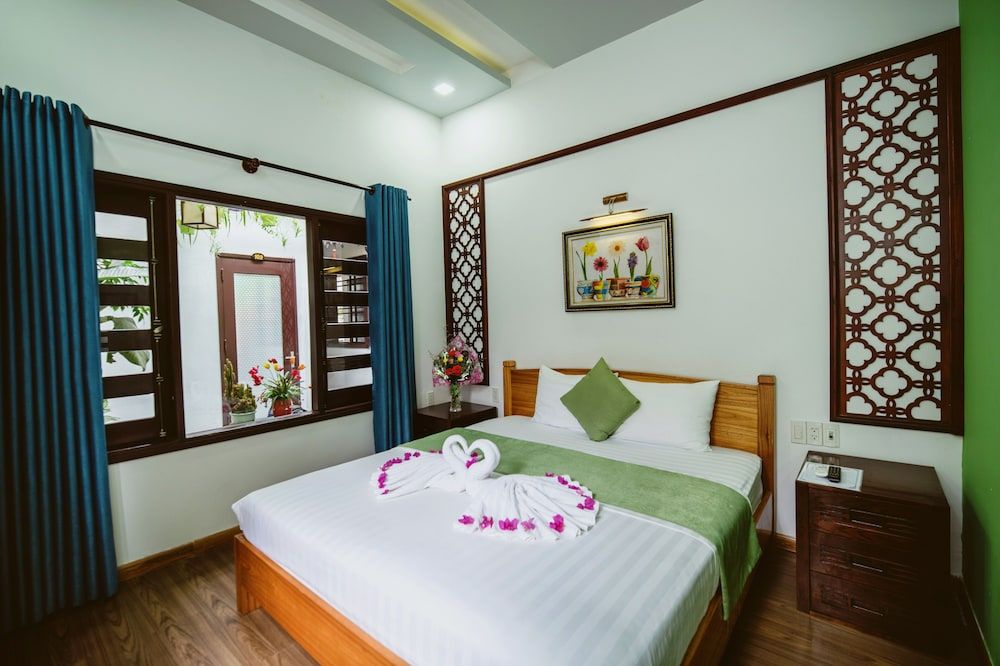 Tue Tam Villa Double Room 11