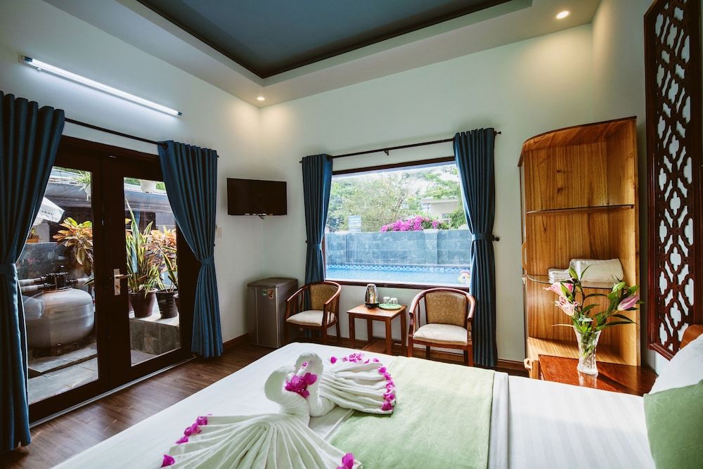 Tue Tam Villa Double Room 10