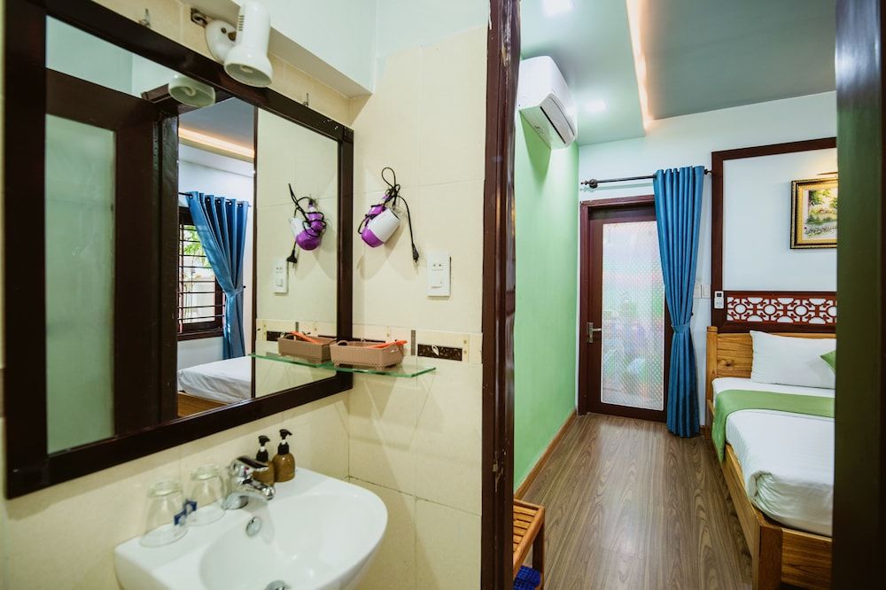 Tue Tam Villa Double Room 15