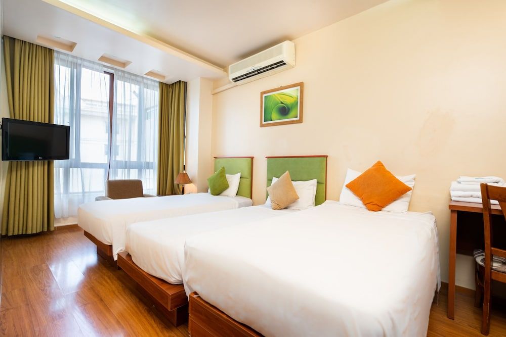 The Artisan Lakeview Hotel Family Room 4