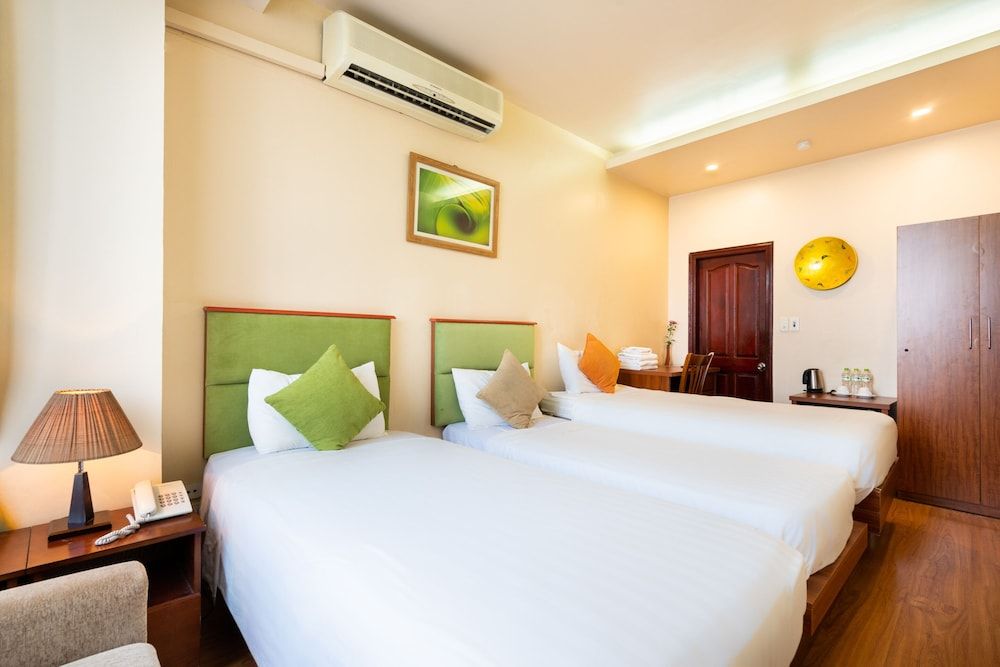 The Artisan Lakeview Hotel Family Room