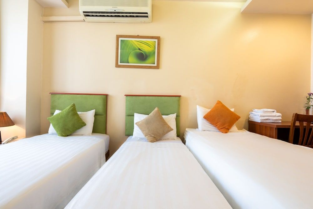 The Artisan Lakeview Hotel Family Room 3