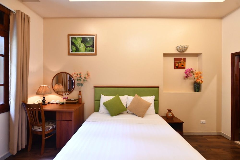 undefined The Artisan Lakeview Hotel 10