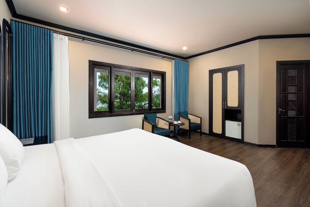 Tuan Chau Resort Ha Long Pine Hill Double Room 3
