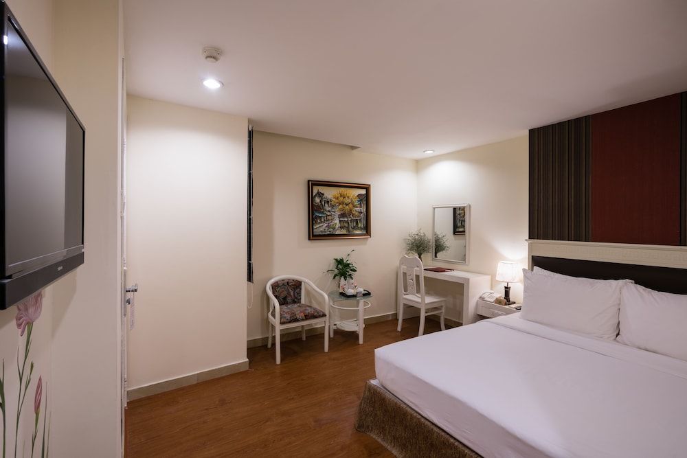 Asian Ruby Center Point Hotel Superior Double Room, No Windows