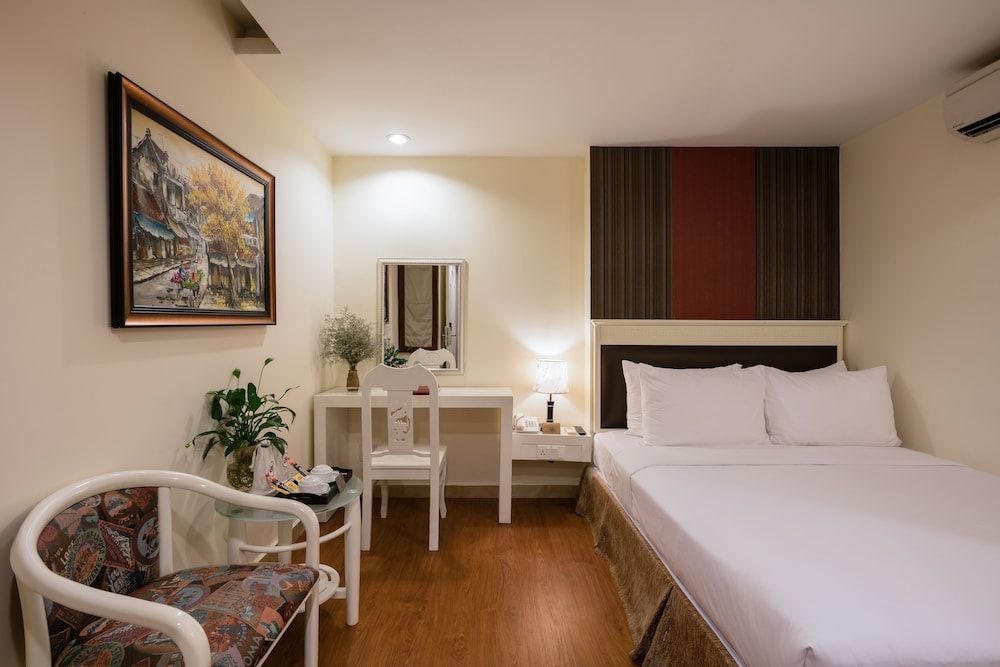 Asian Ruby Center Point Hotel Superior Double Room, No Windows 2