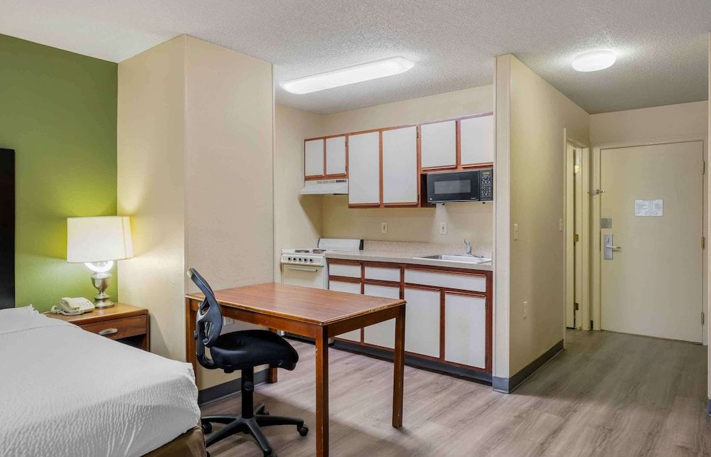 Extended Stay America Suites Omaha West Studio, 1 Queen Bed, Non Smoking 4