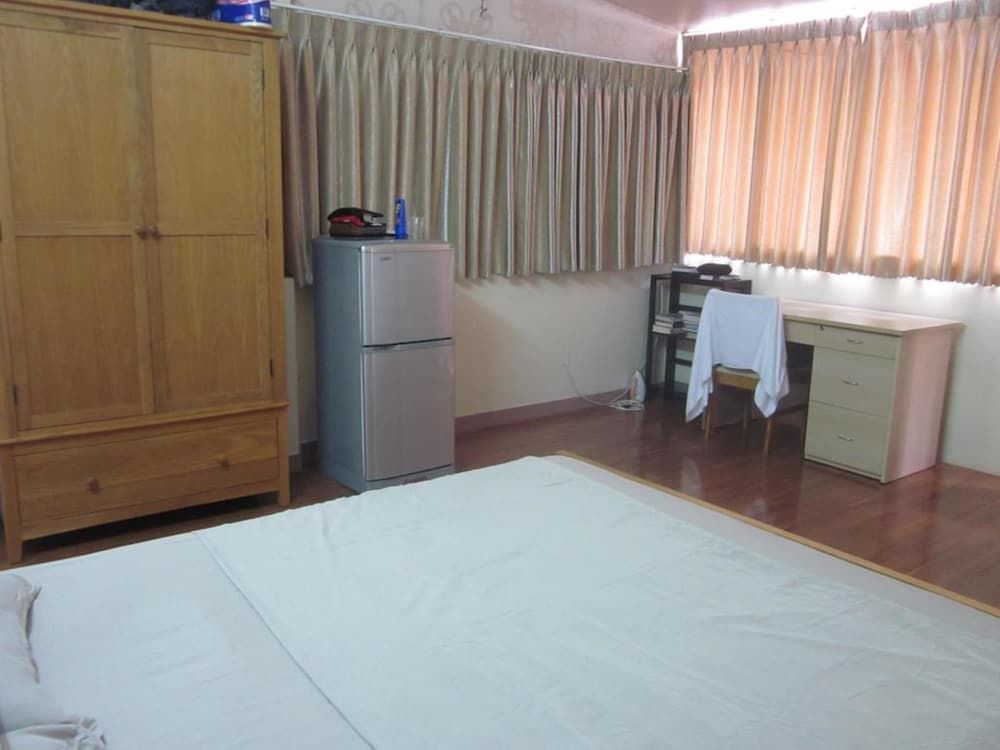 undefined Smiley Apartment 3 8