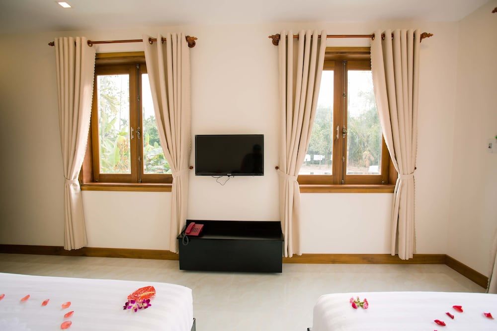 New Sunshine Homestay Deluxe Double Room, 1 King Bed, Pool View 3