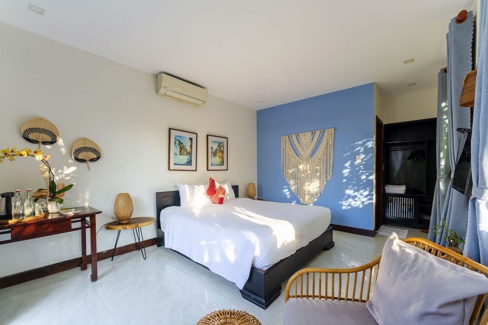 New Sunshine Homestay Deluxe Double Room, 1 King Bed, Pool View 6