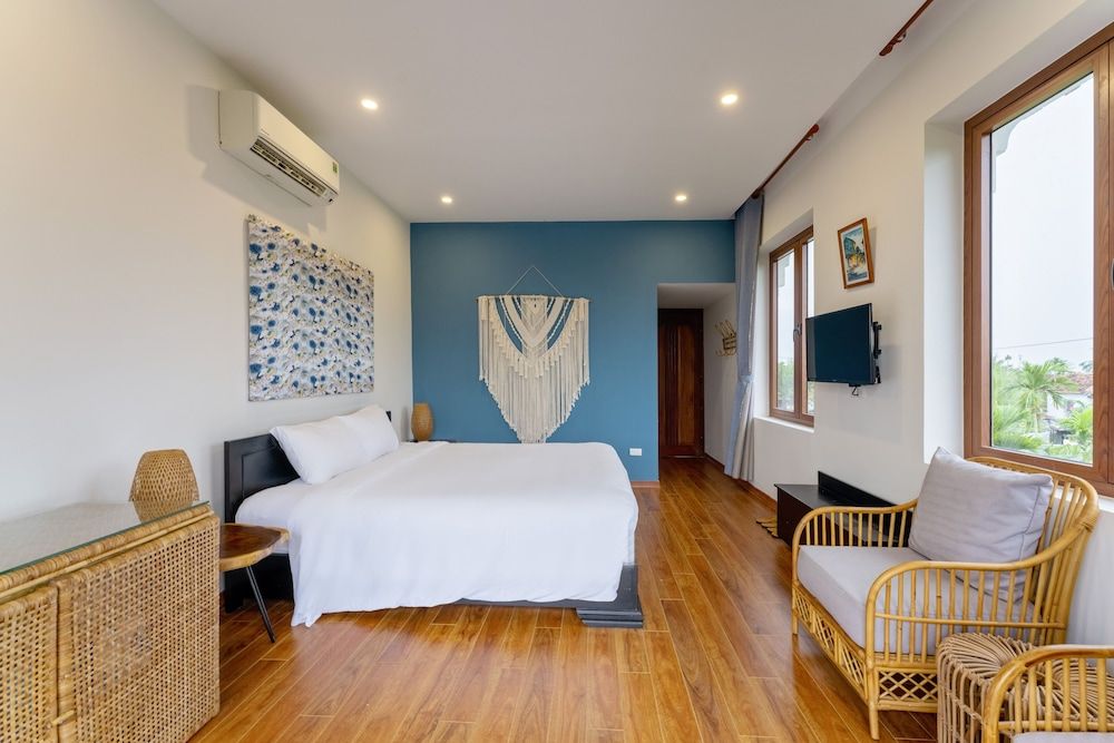 New Sunshine Homestay Deluxe Double Room, 1 King Bed, Pool View 11