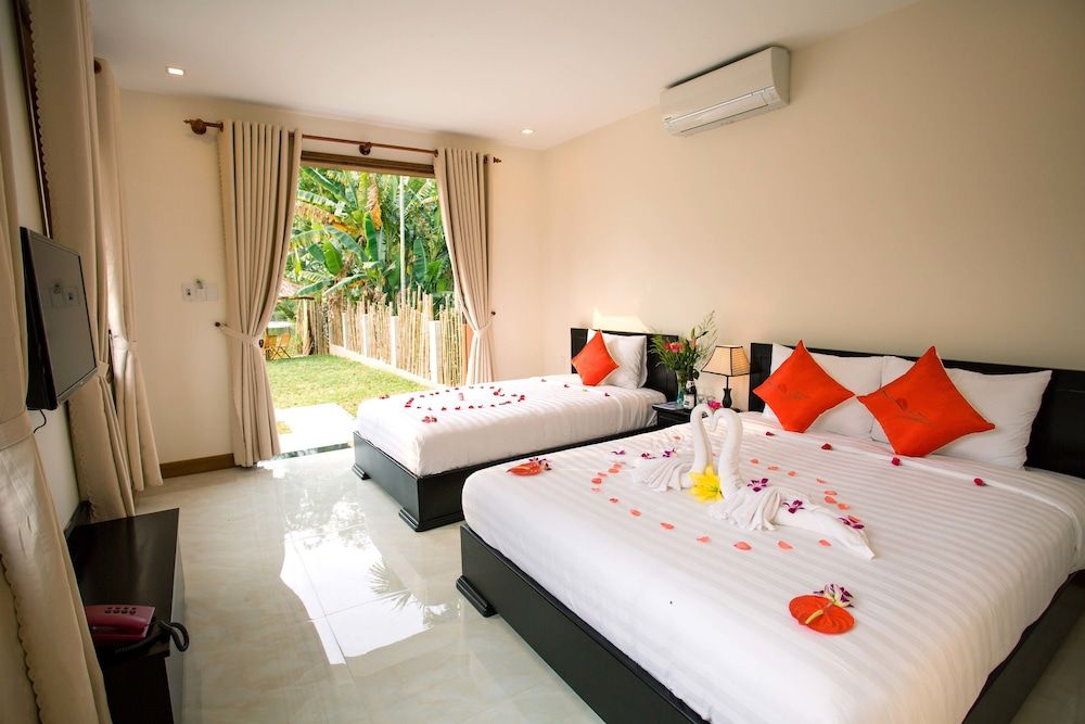 New Sunshine Homestay Deluxe Double Room, 1 King Bed, Pool View 2