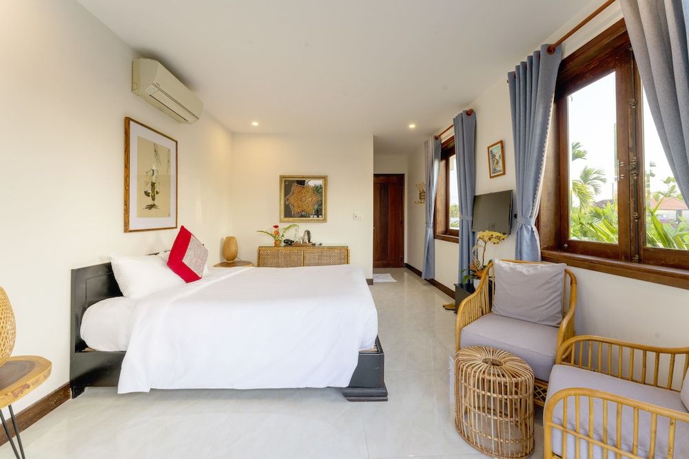 New Sunshine Homestay Deluxe Double Room, 1 King Bed, Pool View 10