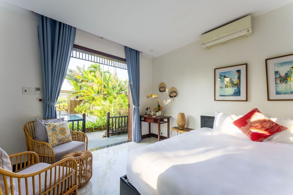 New Sunshine Homestay Deluxe Double Room, 1 King Bed, Pool View 7
