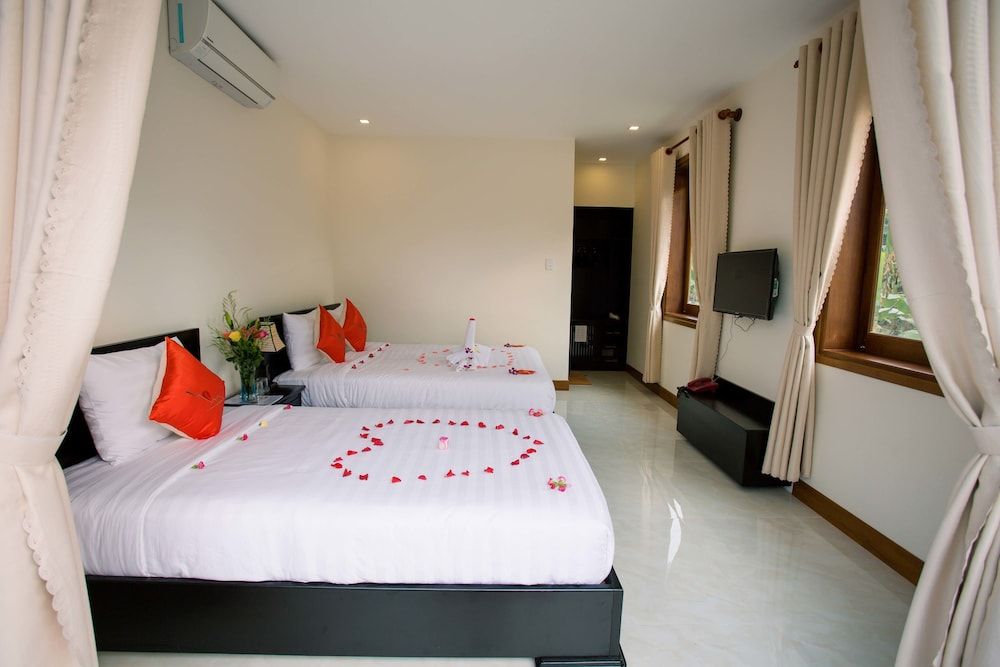 New Sunshine Homestay Deluxe Double Room, 1 King Bed, Pool View 4