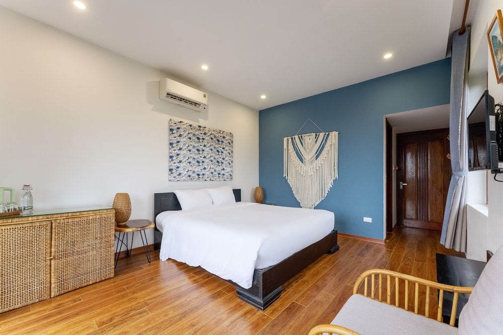 New Sunshine Homestay Deluxe Double Room, 1 King Bed, Pool View 12