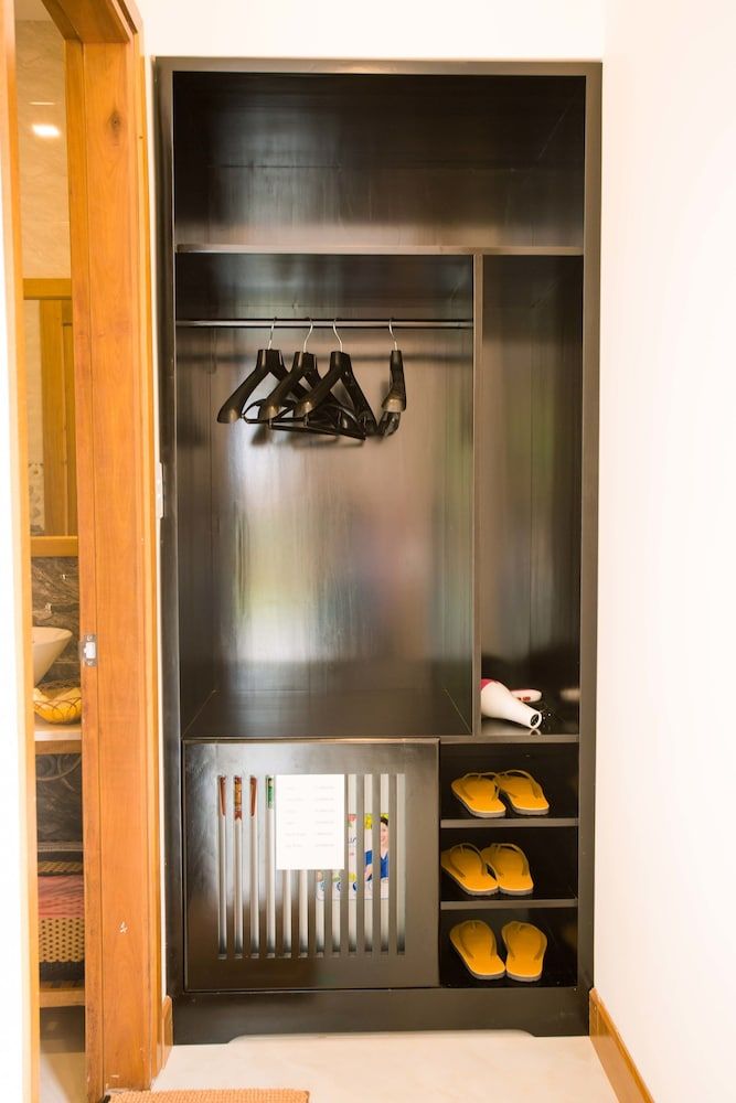 New Sunshine Homestay Deluxe Double Room, 1 King Bed, Pool View 17