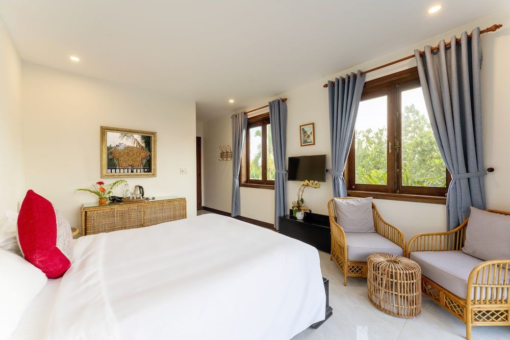 New Sunshine Homestay Deluxe Double Room, 1 King Bed, Pool View 9