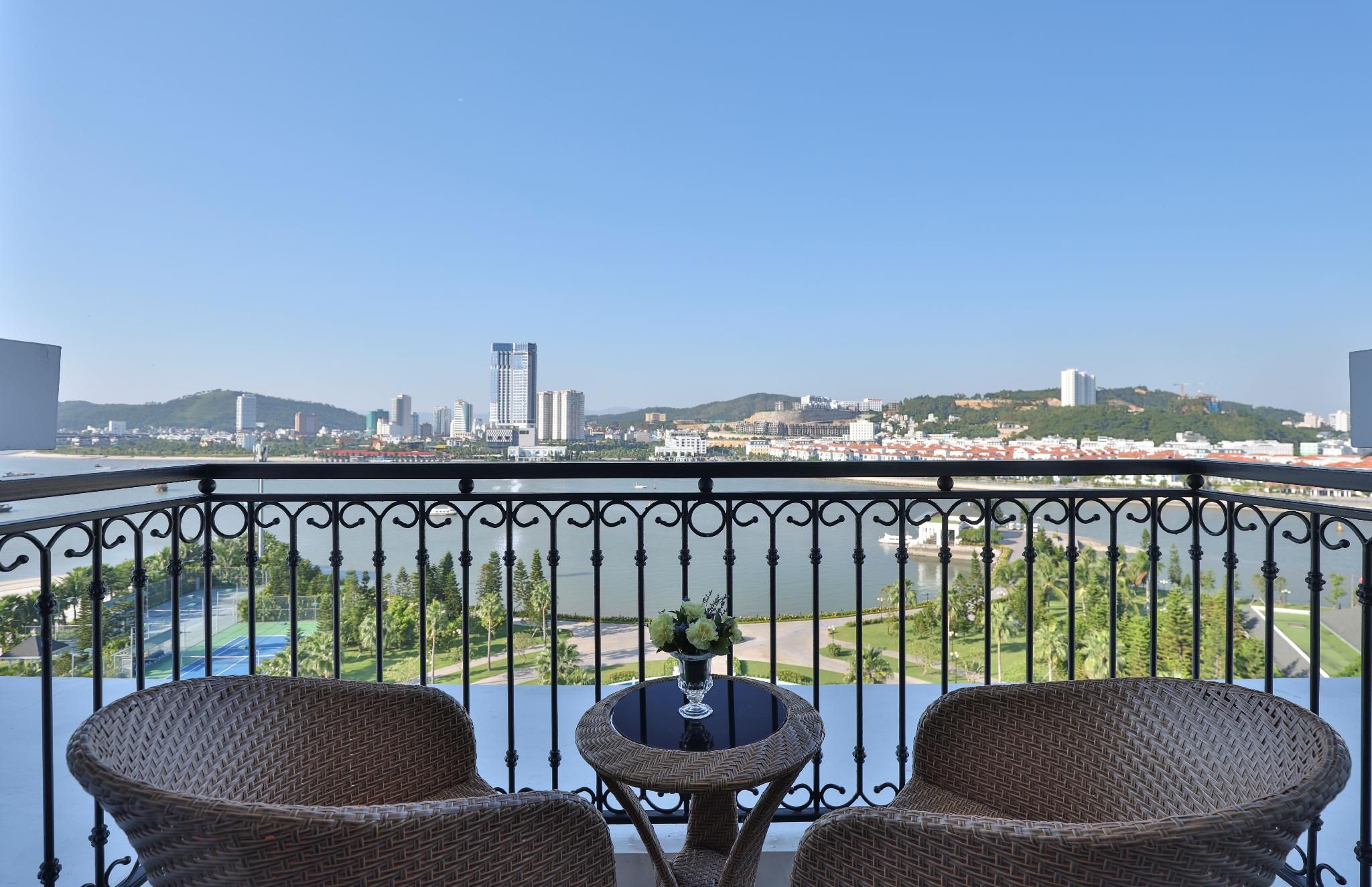 Vinpearl Resort & Spa Ha Long Deluxe Twin Room 7