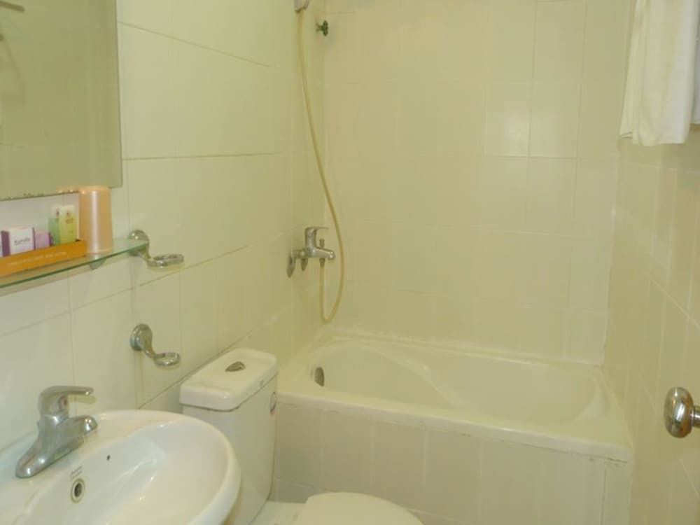 Camellia Hanoi Hotel Family Room, Non Smoking, City View 4