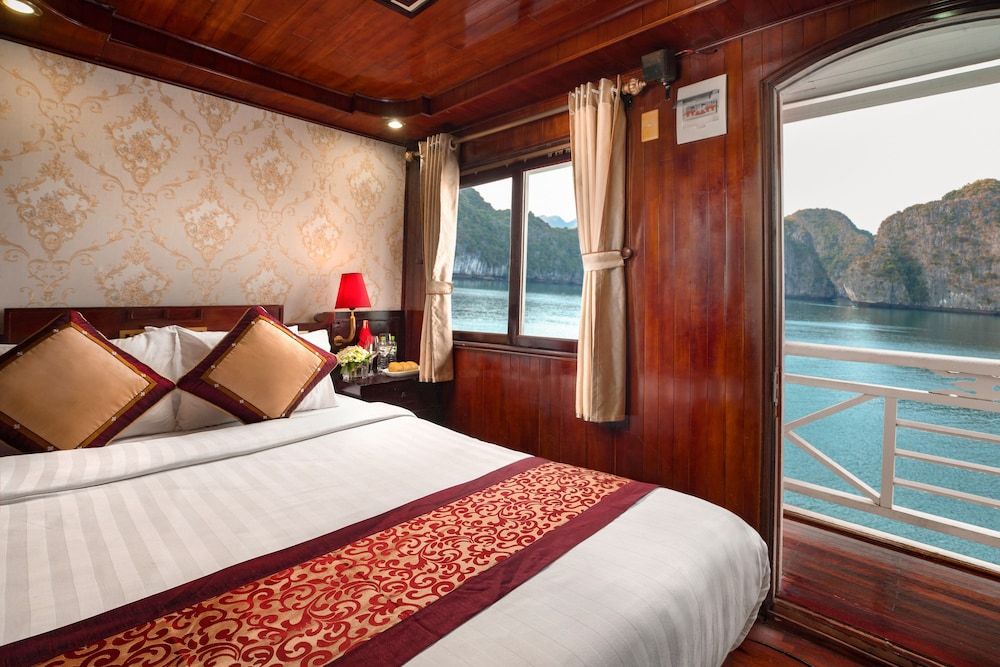 Halong Seasun Cruise Deluxe Double Room 2