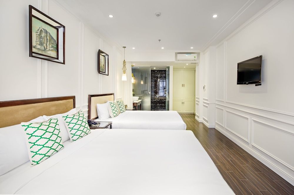 The Herriott Hotel & Suite Deluxe Quadruple Room 3