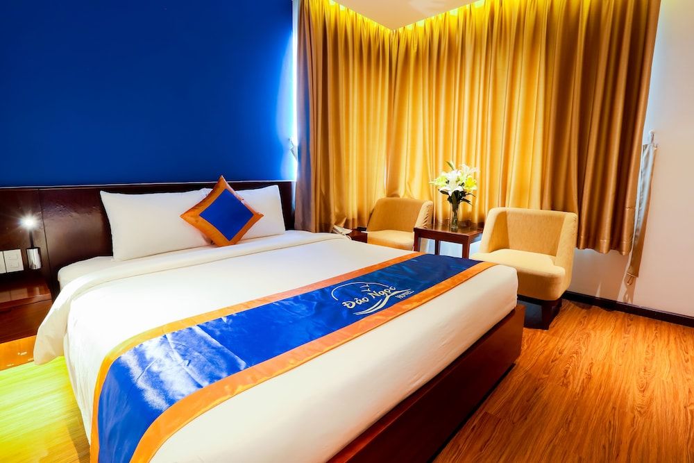 Superior Double Room, Bathtub