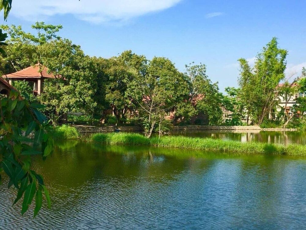 Dinh Gia Home Deluxe Bungalow with lake view 2